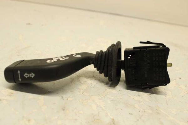 COMMODO OPEL CORSA C / COMBO C / MERIVA A ( COTE CLIGNOTEUR ) - Vue 1